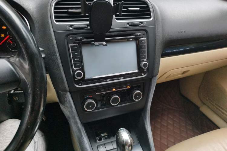 Used Volkswagen Golf 2011 1.4 TSI Automatic Comfort Model Audio And AC Panel