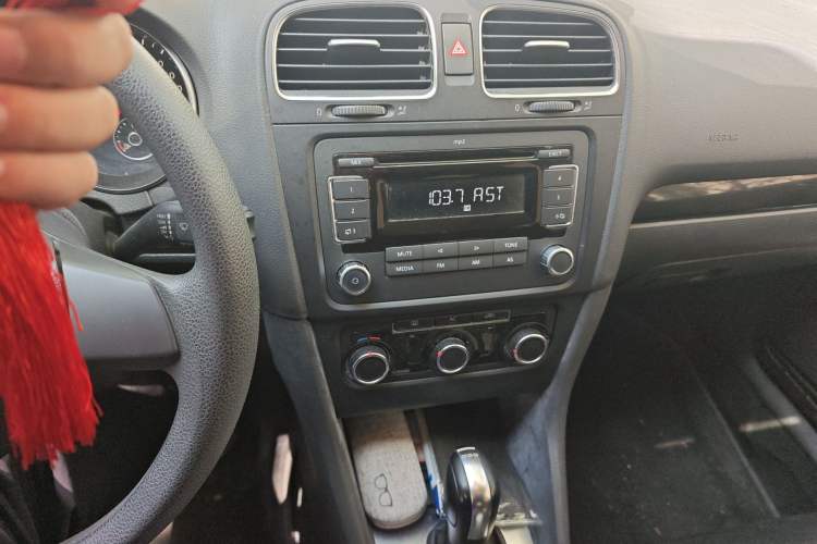 Used Volkswagen Golf 2011 1.4 TSI Automatic Comfort Model Audio And AC Panel