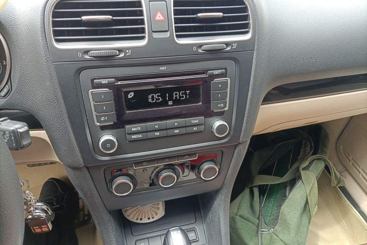 Used Volkswagen Golf 2011 1.4 TSI Automatic Comfort Model Audio And AC Panel