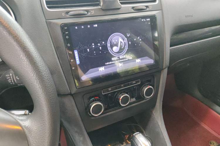 Used Volkswagen Golf 2011 1.4 TSI Automatic Comfort Model Audio And AC Panel