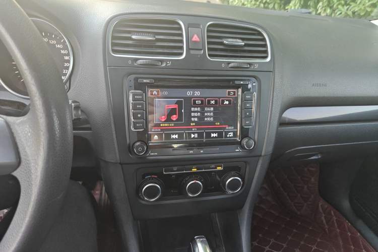Used Volkswagen Golf 2011 1.4 TSI Automatic Comfort Model Audio And AC Panel