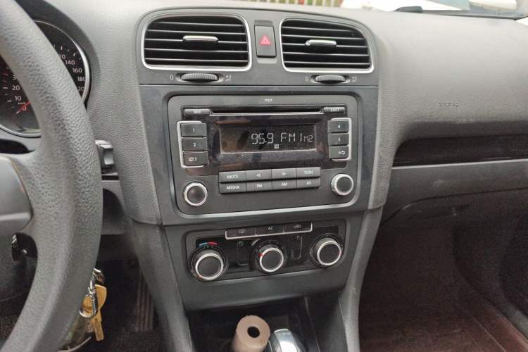 Used Volkswagen Golf 2011 1.4 TSI Automatic Comfort Model Audio And AC Panel