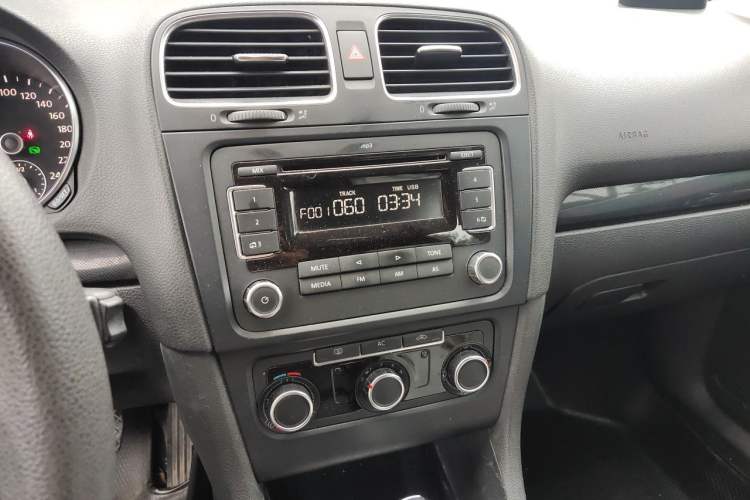 Used Volkswagen Golf 2011 1.4 TSI Automatic Comfort Model Audio And AC Panel