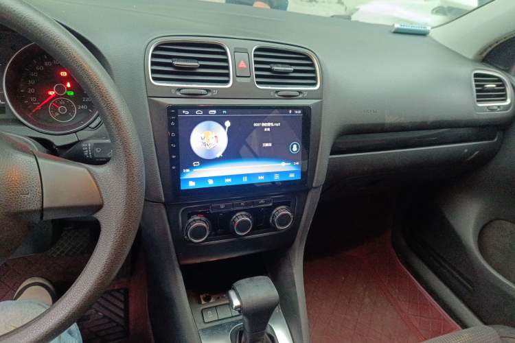 Used Volkswagen Golf 2011 1.6L Automatic Comfort Model Audio And AC Panel