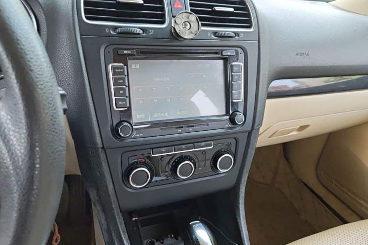 Used Volkswagen Golf 2011 1.4 TSI Automatic Comfort Model Audio And AC Panel