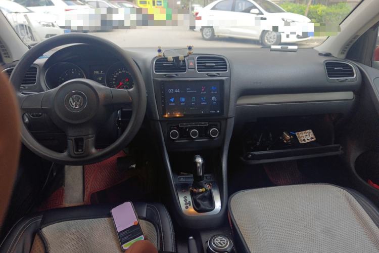 Used Volkswagen Golf 2011 1.6L Automatic Fashion Edition Center Console