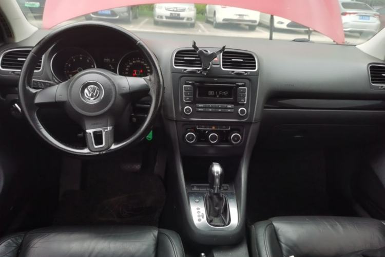 Used Volkswagen Golf 2011 1.4 TSI Automatic Comfort Model Center Console