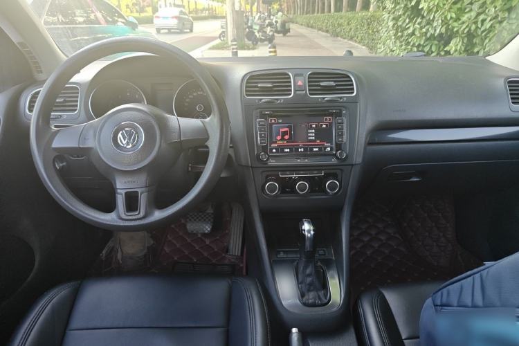 Used Volkswagen Golf 2011 1.4 TSI Automatic Comfort Model Center Console