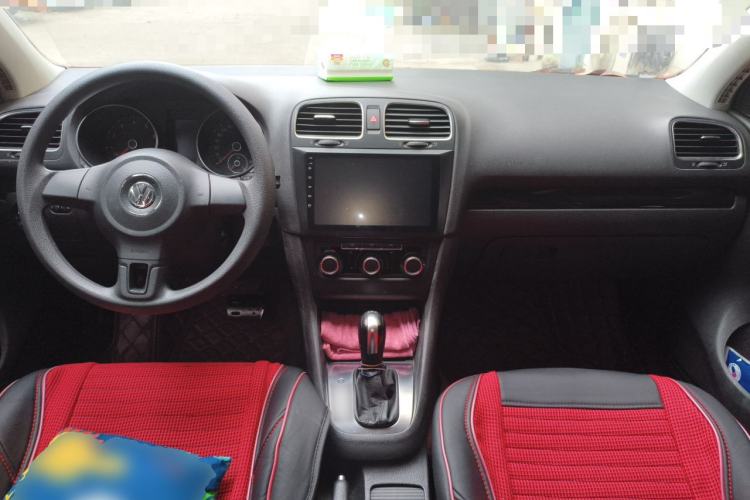 Used Volkswagen Golf 2011 1.6L Automatic Comfort Model Center Console