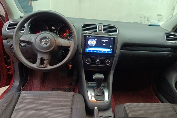 Used Volkswagen Golf 2011 1.6L Automatic Comfort Model Center Console