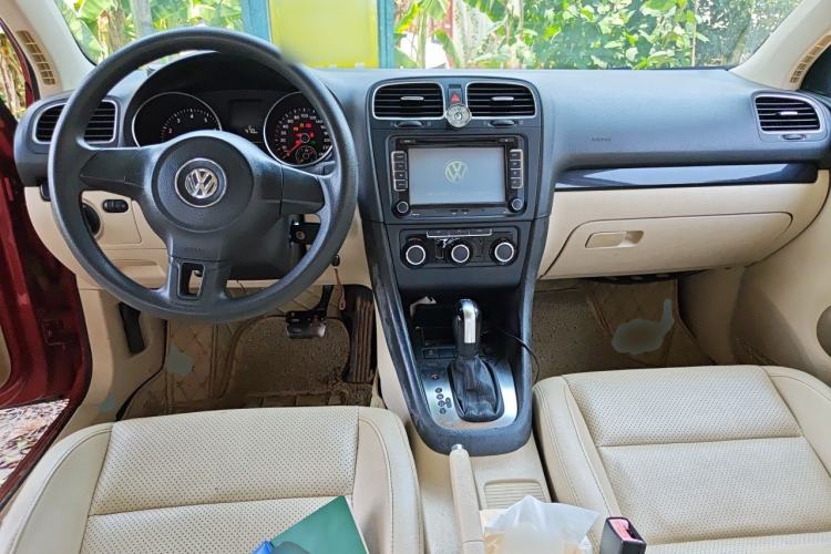 Used Volkswagen Golf 2011 1.4 TSI Automatic Comfort Model Center Console