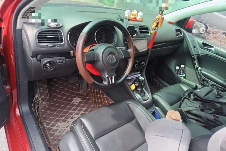 Used Volkswagen Golf 2011 1.6L Automatic Comfort Model Center Console