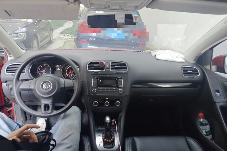 Used Volkswagen Golf 2011 1.6L Automatic Comfort Model Center Console