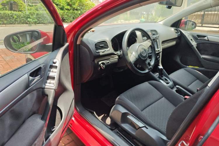 Used Volkswagen Golf 2011 1.6L Automatic Fashion Edition Driver Seat