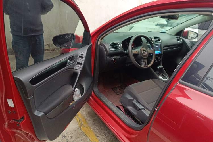 Used Volkswagen Golf 2011 1.6L Automatic Comfort Model Driver Seat