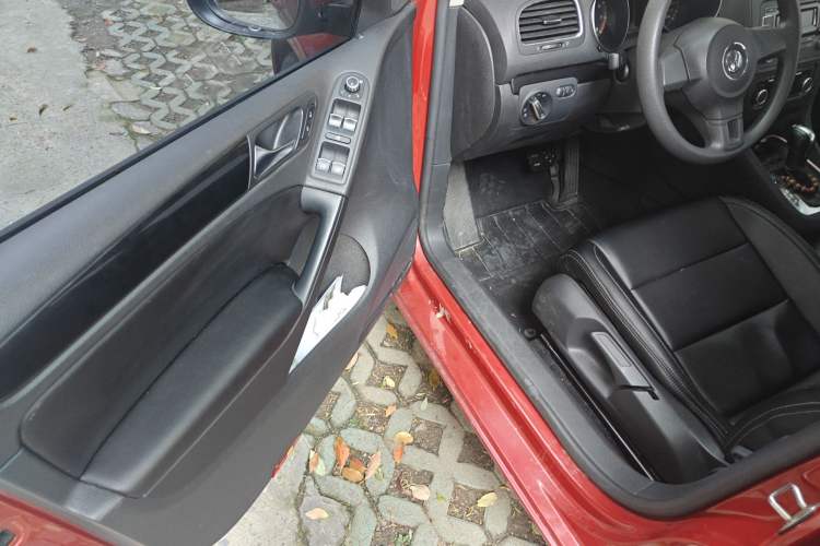 Used Volkswagen Golf 2011 1.6L Automatic Comfort Model Driver Seat