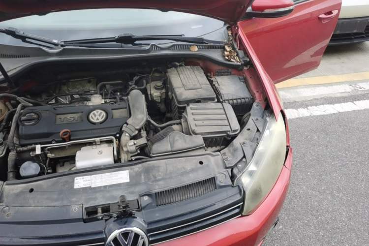 Used Volkswagen Golf 2011 1.4 TSI Automatic Comfort Model Engine Bay Left