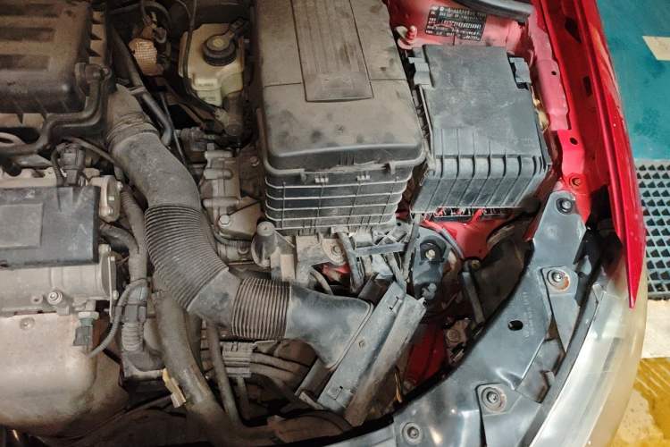 Used Volkswagen Golf 2011 1.6L Automatic Comfort Model Engine Bay Left