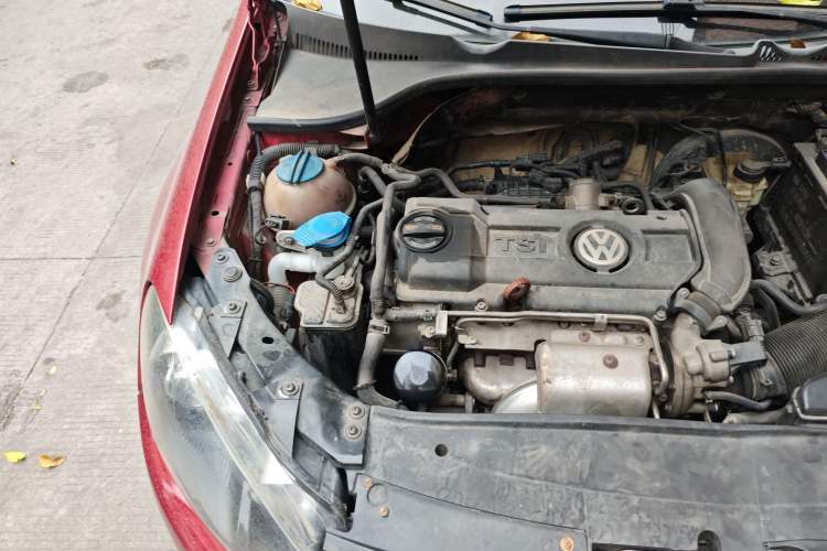Used Volkswagen Golf 2011 1.4 TSI Manual Comfort Edition Engine Bay Right
