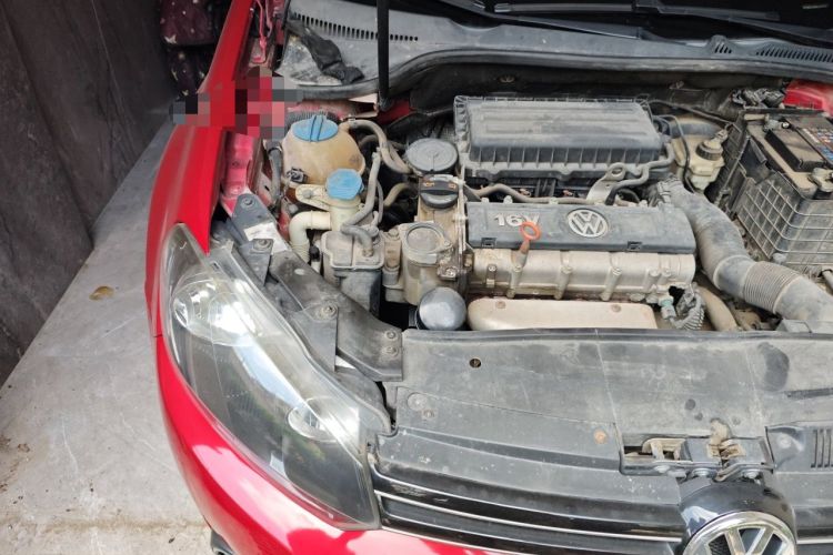 Used Volkswagen Golf 2011 1.6L Automatic Fashion Edition Engine Bay Right