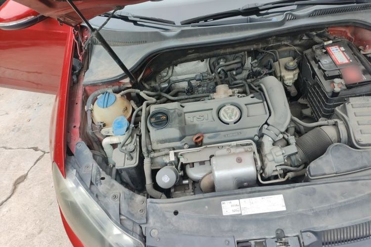 Used Volkswagen Golf 2011 1.4 TSI Automatic Luxury Edition Engine Bay Right