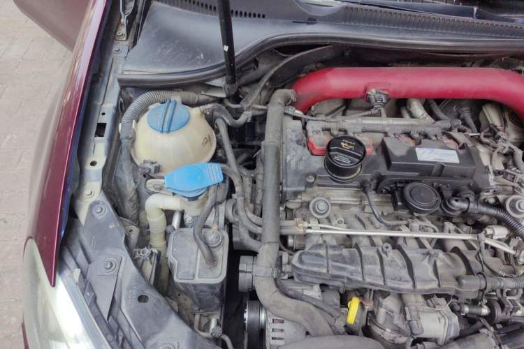 Used Volkswagen Golf 2011 2.0 TSI R Engine Bay Right