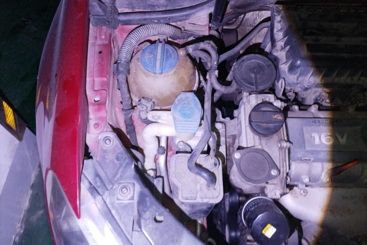 Used Volkswagen Golf 2011 1.6L Automatic Fashion Edition Engine Bay Right