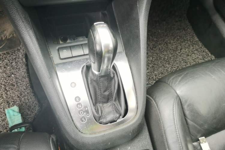 Used Volkswagen Golf 2011 1.4 TSI Automatic Comfort Model Gear Lever