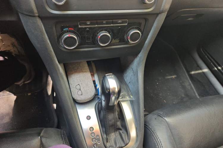 Used Volkswagen Golf 2011 1.4 TSI Automatic Comfort Model Gear Lever