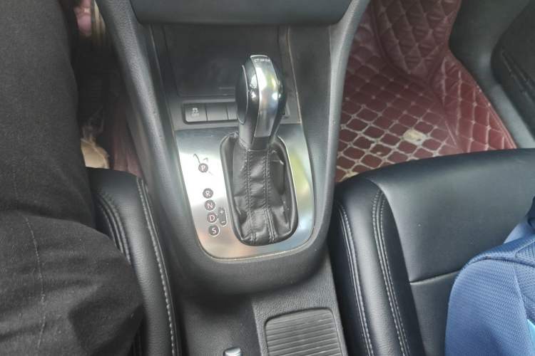 Used Volkswagen Golf 2011 1.4 TSI Automatic Comfort Model Gear Lever