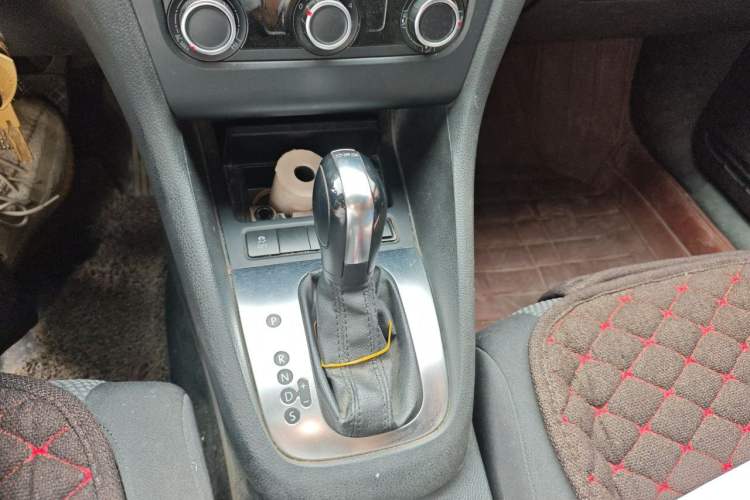 Used Volkswagen Golf 2011 1.4 TSI Automatic Comfort Model Gear Lever