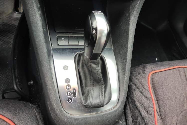 Used Volkswagen Golf 2011 1.4 TSI Automatic Comfort Model Gear Lever