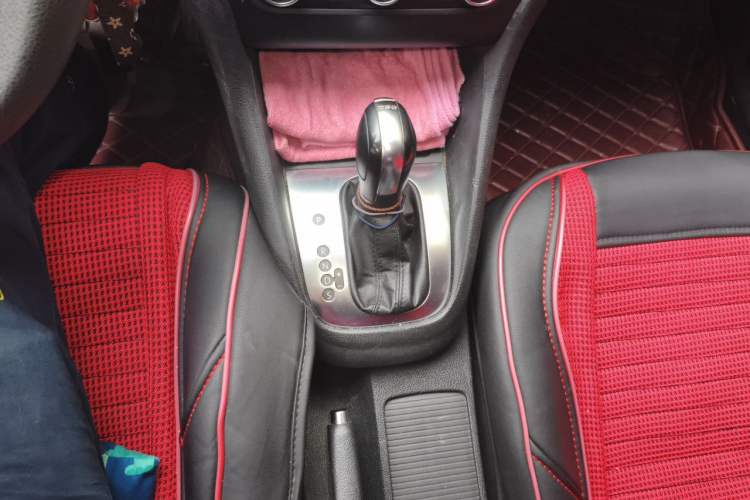 Used Volkswagen Golf 2011 1.6L Automatic Comfort Model Gear Lever