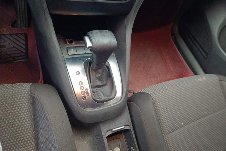 Used Volkswagen Golf 2011 1.6L Automatic Comfort Model Gear Lever