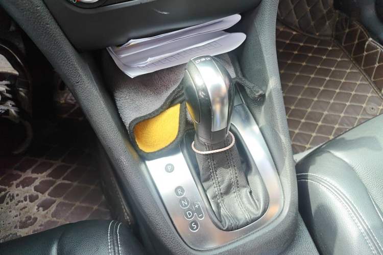 Used Volkswagen Golf 2011 1.6L Automatic Comfort Model Gear Lever