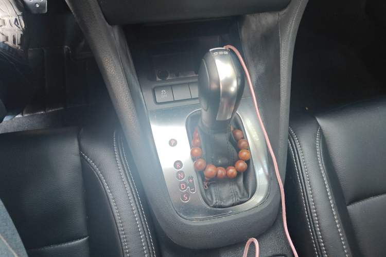 Used Volkswagen Golf 2011 1.6L Automatic Comfort Model Gear Lever
