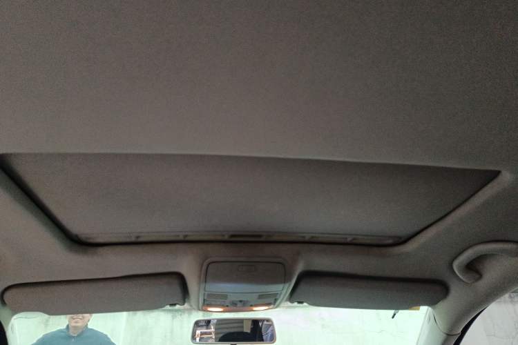 Used Volkswagen Golf 2011 1.6L Automatic Comfort Model Headliner