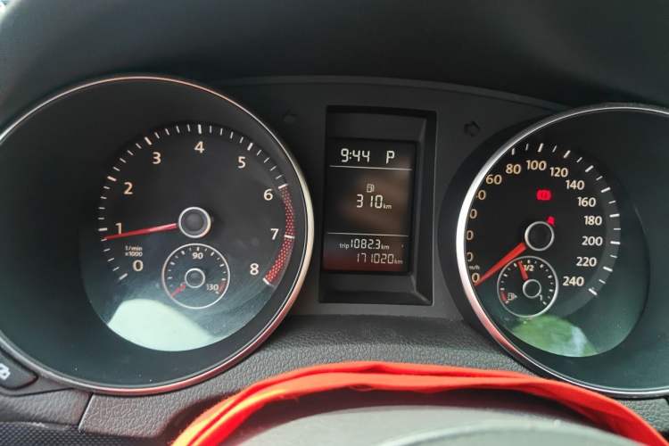 Used Volkswagen Golf 2011 1.6L Automatic Comfort Model Instrument Cluster