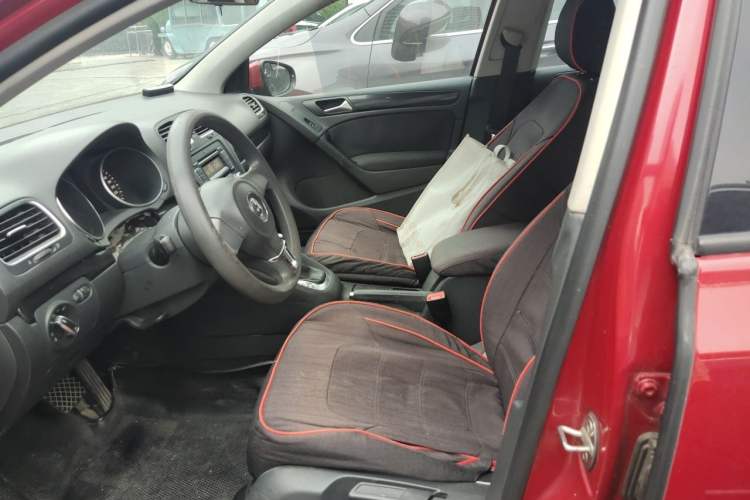 Used Volkswagen Golf 2011 1.4 TSI Automatic Comfort Model Left Front Seat