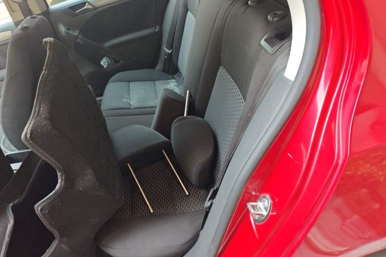 Used Volkswagen Golf 2011 1.6L Automatic Fashion Edition Left Rear Seat