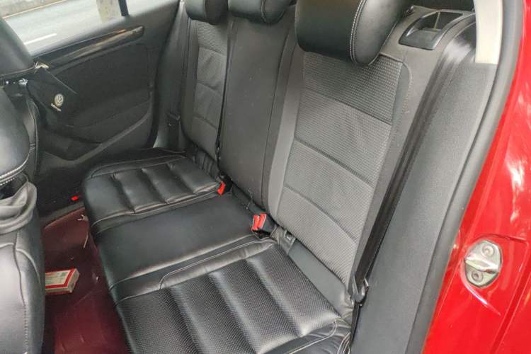 Used Volkswagen Golf 2011 1.4 TSI Automatic Comfort Model Left Rear Seat