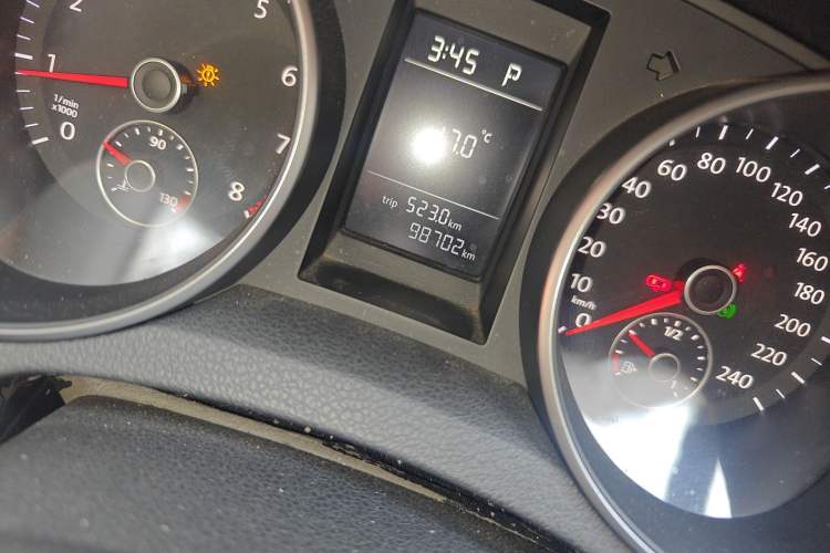 Used Volkswagen Golf 2011 1.6L Automatic Fashion Edition Odometer Close Up