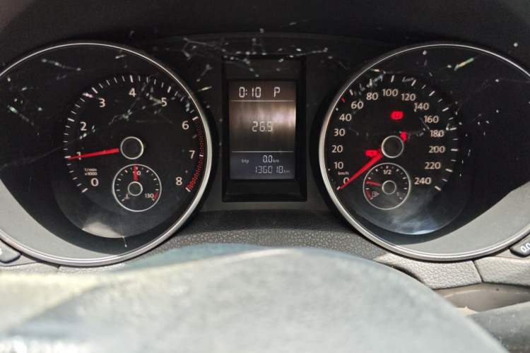 Used Volkswagen Golf 2011 1.6L Automatic Fashion Edition Odometer Close Up