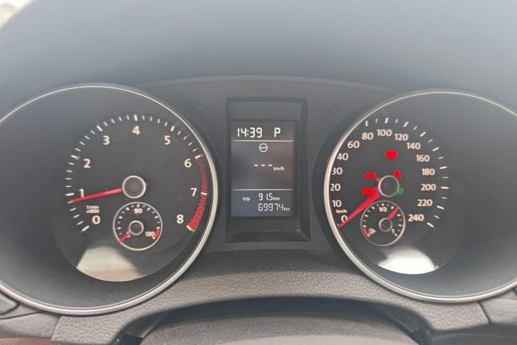 Used Volkswagen Golf 2011 1.4 TSI Automatic Comfort Model Odometer Close Up