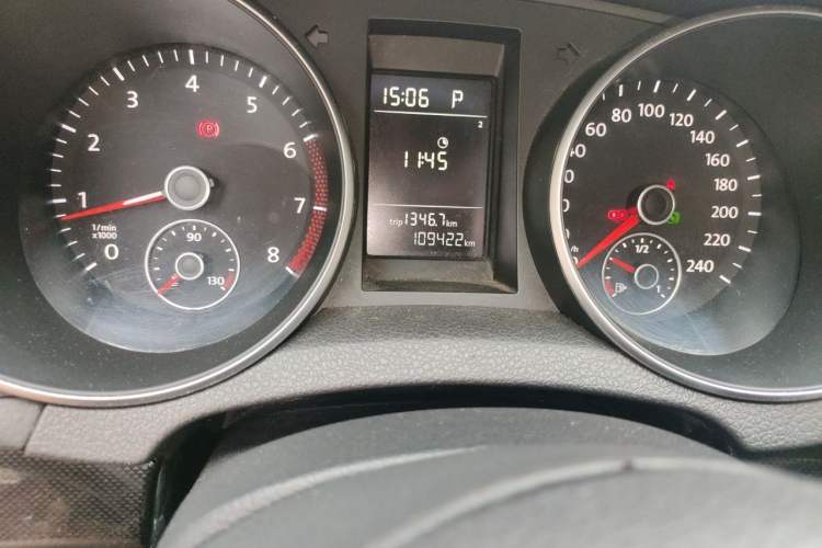 Used Volkswagen Golf 2011 1.4 TSI Automatic Luxury Edition Odometer Close Up
