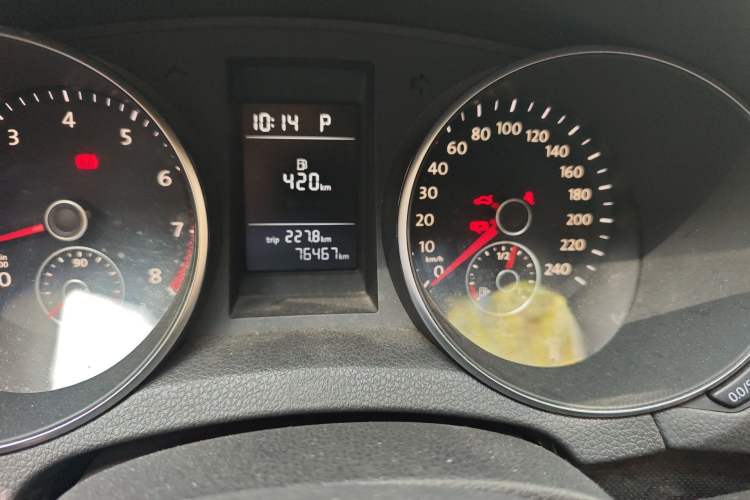 Used Volkswagen Golf 2011 1.4 TSI Automatic Comfort Model Odometer Close Up