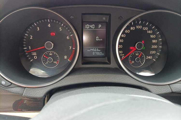 Used Volkswagen Golf 2011 1.4 TSI Automatic Comfort Model Odometer Close Up