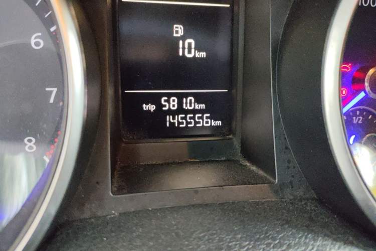 Used Volkswagen Golf 2011 1.4 TSI Automatic Comfort Model Odometer Close Up