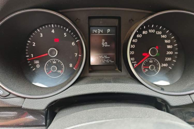 Used Volkswagen Golf 2011 1.4 TSI Automatic Comfort Model Odometer Close Up