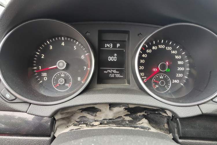 Used Volkswagen Golf 2011 1.4 TSI Automatic Comfort Model Odometer Close Up
